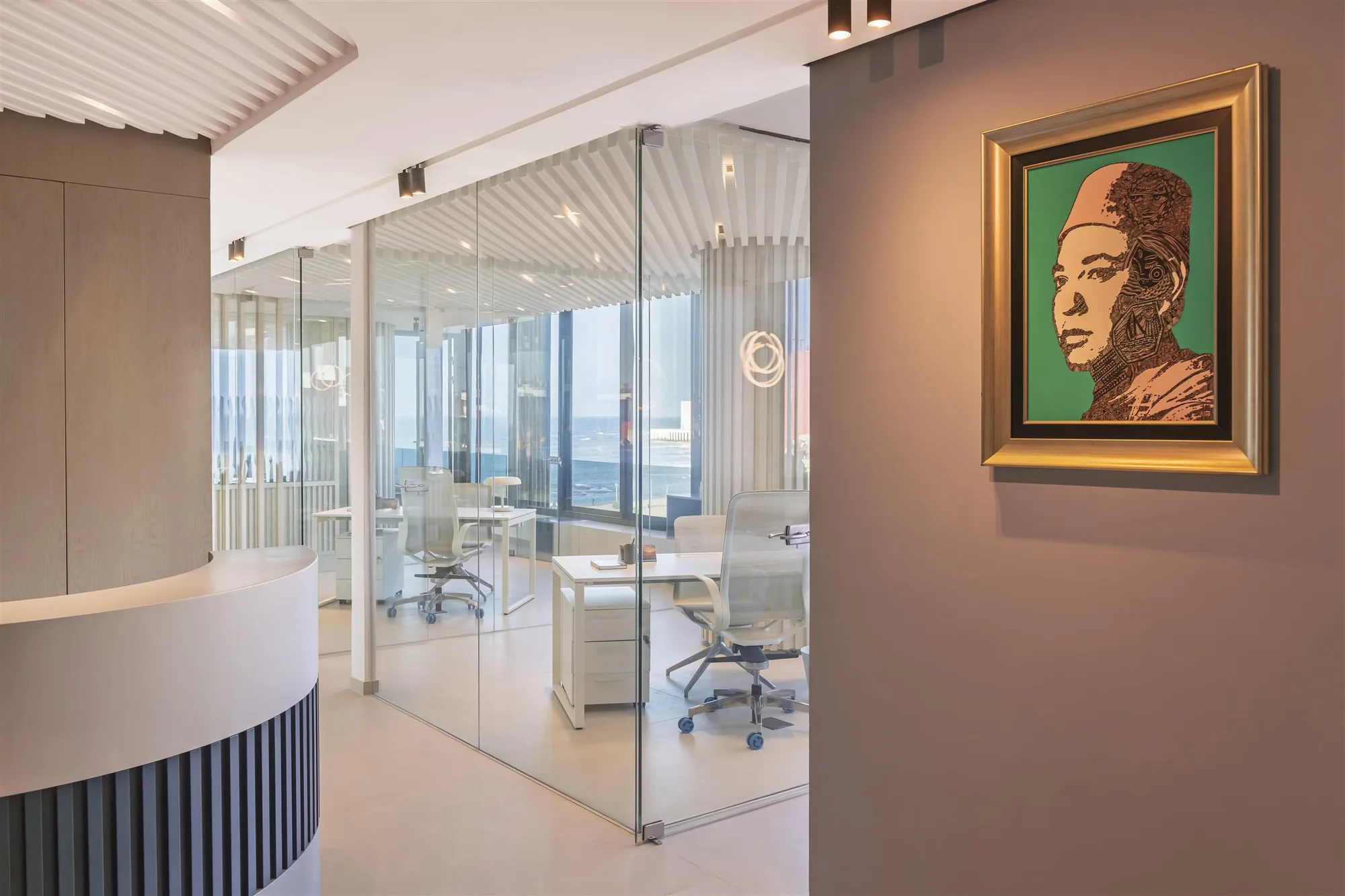Espace de travail contemporain avec zones professionnelles aménagées, vue 11.