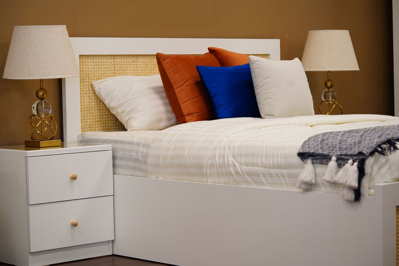 Chambre contemporaine avec ambiance douce et matières chaleureuses, vue 2.