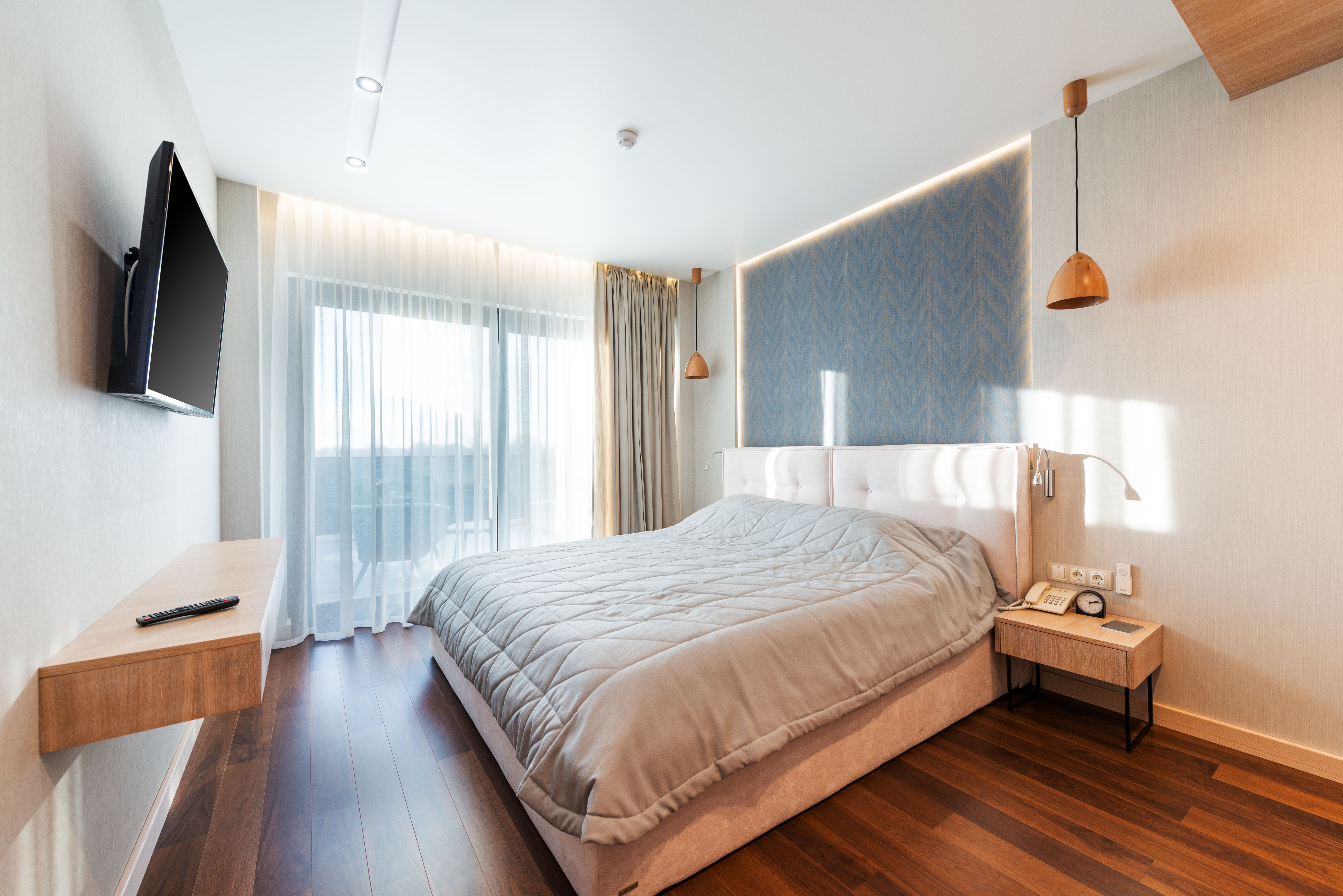 Suite de nuit élégante avec mobilier intégré, vue 7.