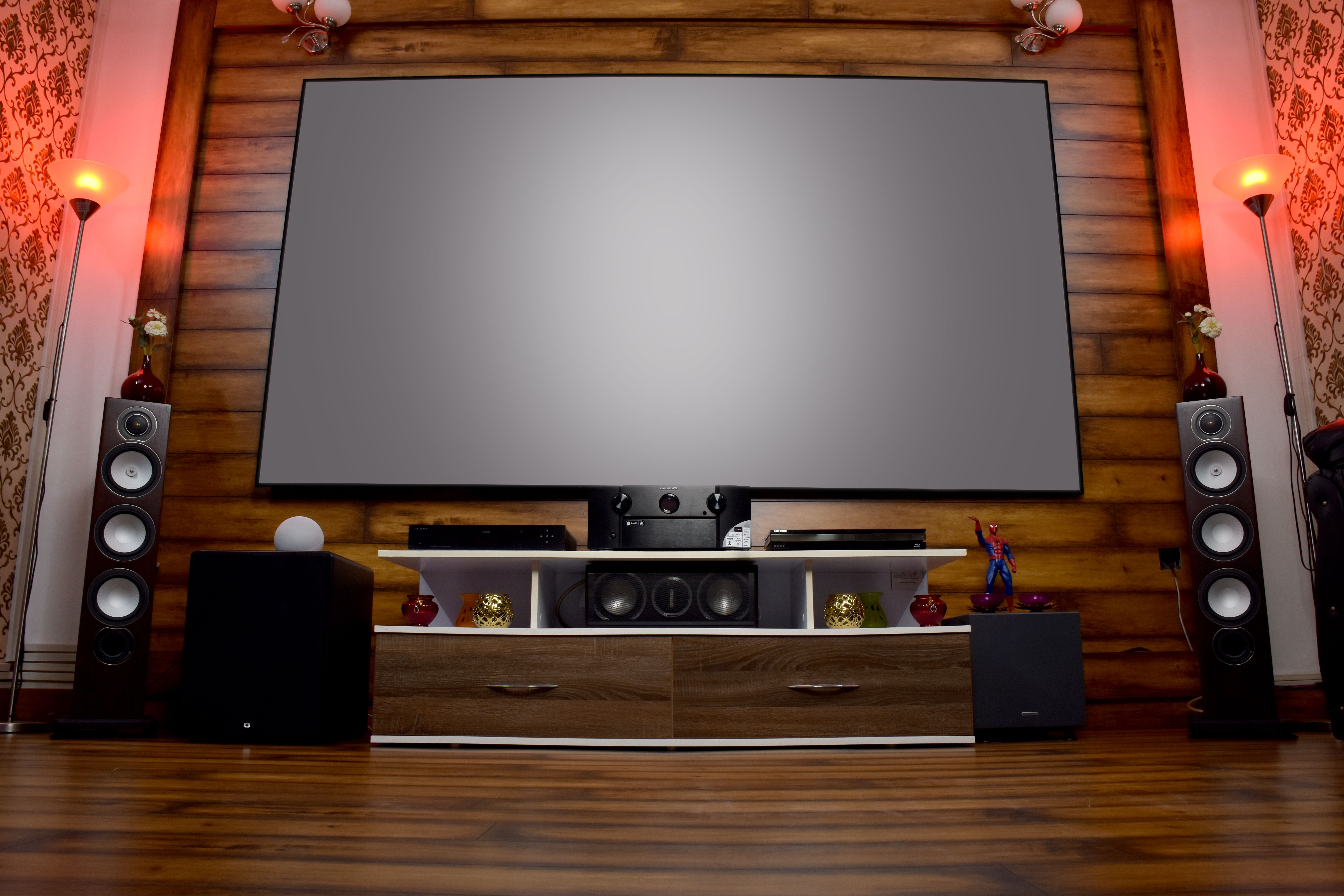 Chambre aménagée avec décor mural et ambiance enveloppante, vue 7.