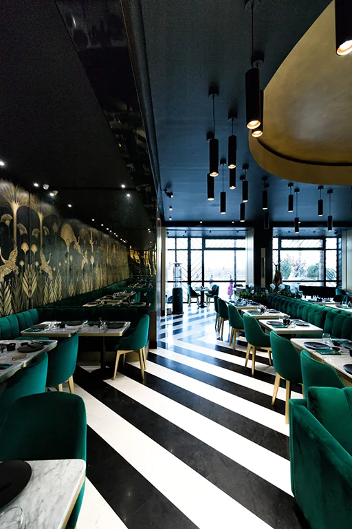 Restaurant contemporain avec ambiance intérieure travaillée, vue 13.