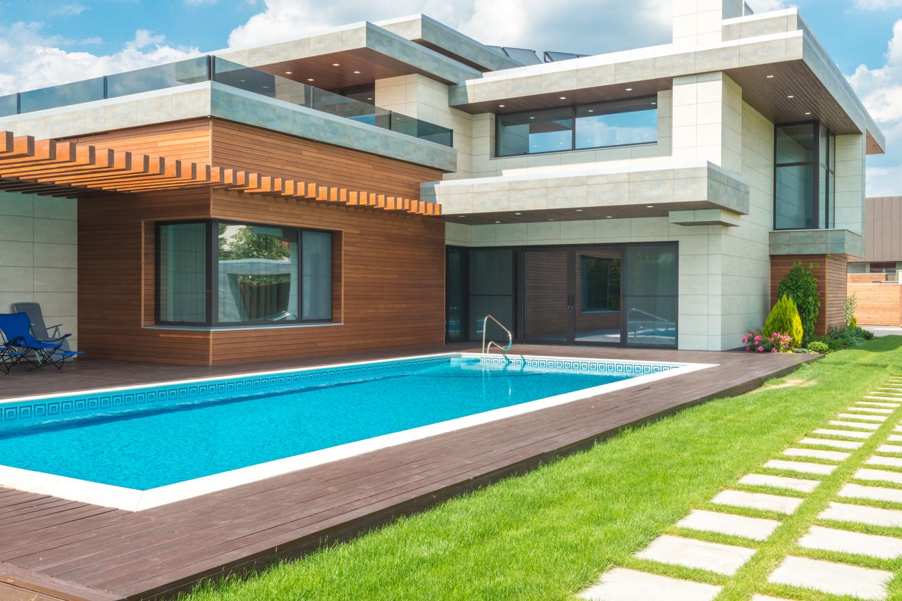 Villa contemporaine avec aménagement intérieur et extérieur, vue 1.